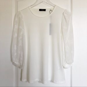NWT TAHARI Light Cream Lace Sleeves Top Size XS